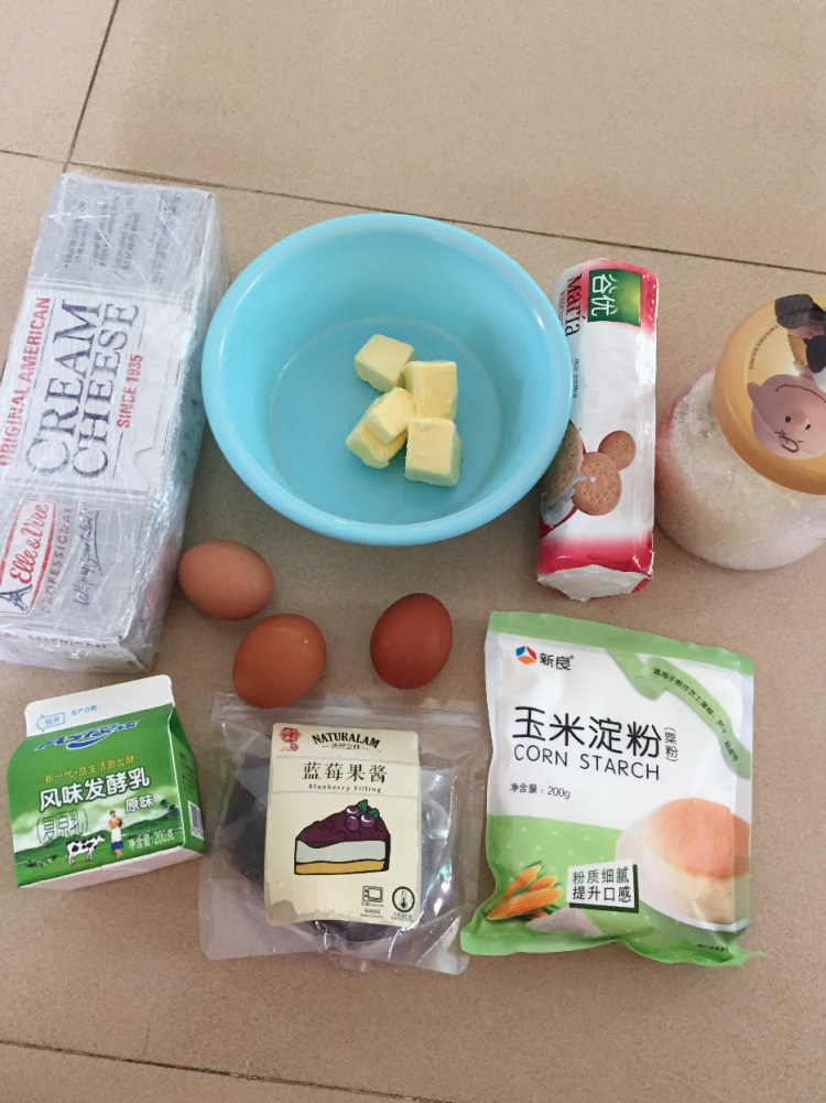 酸奶蓝莓重乳酪蛋糕步骤1