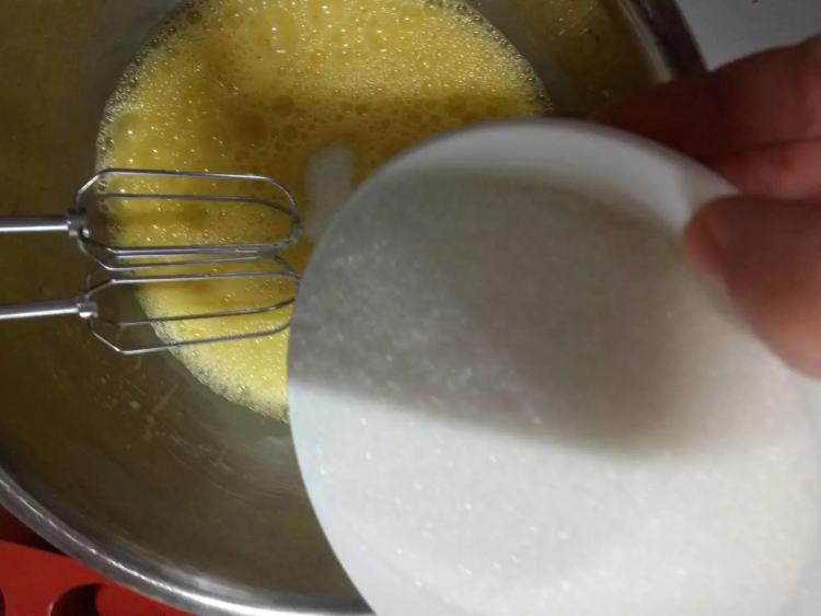 可爱奶牛蛋糕杯步骤3