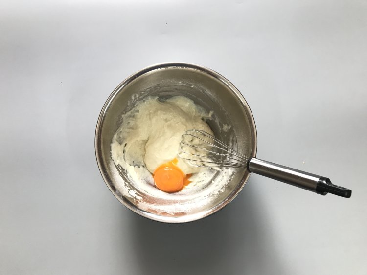 酸奶芝麻戚风步骤4