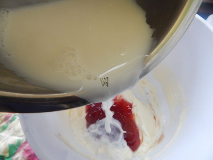 草苺巧克力双色慕斯步骤17