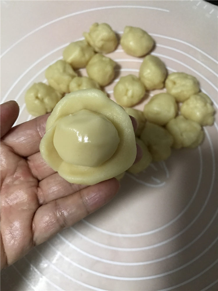 海鸭蛋蛋黄酥步骤4