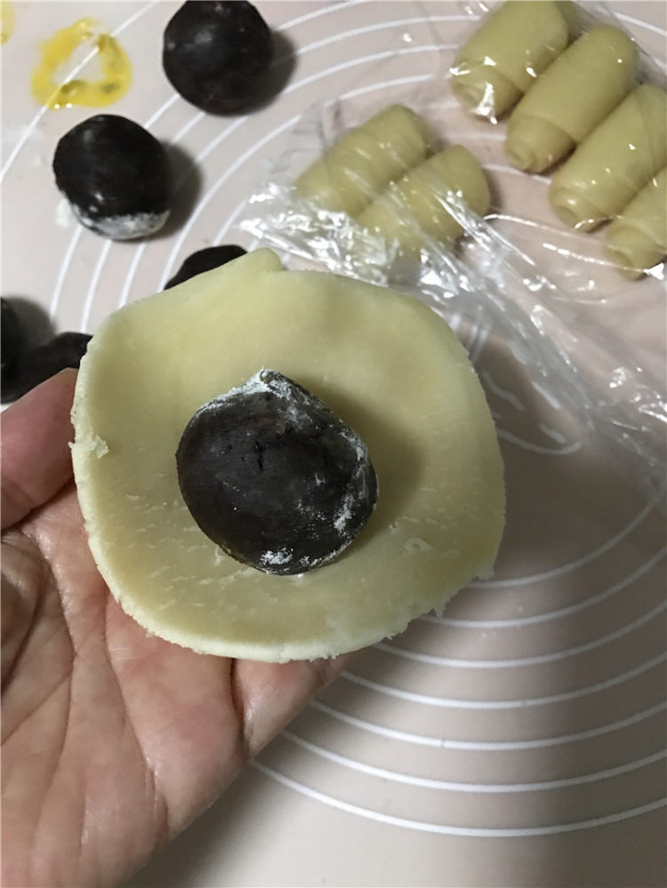 海鸭蛋蛋黄酥步骤9