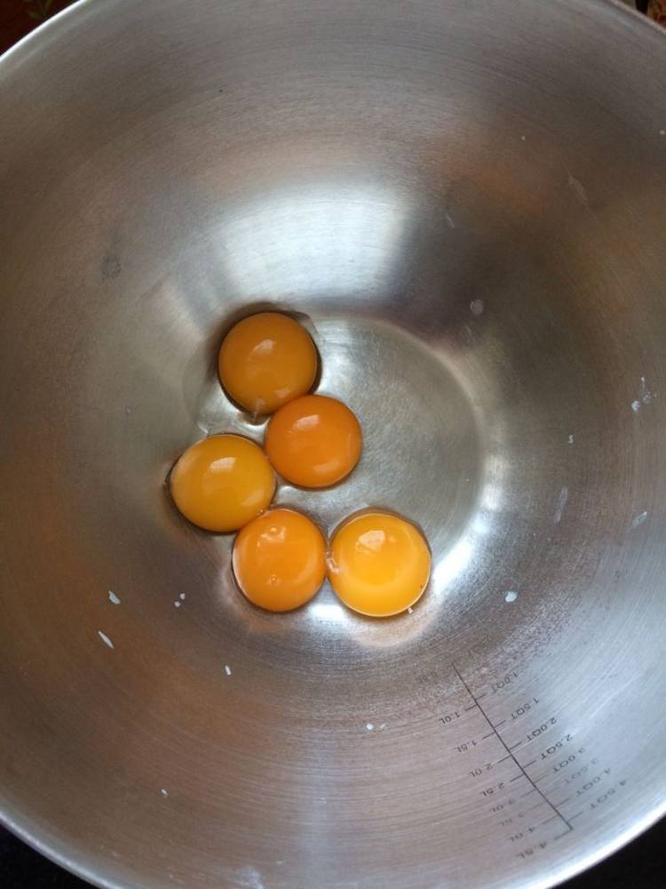 原味蛋糕卷步骤1