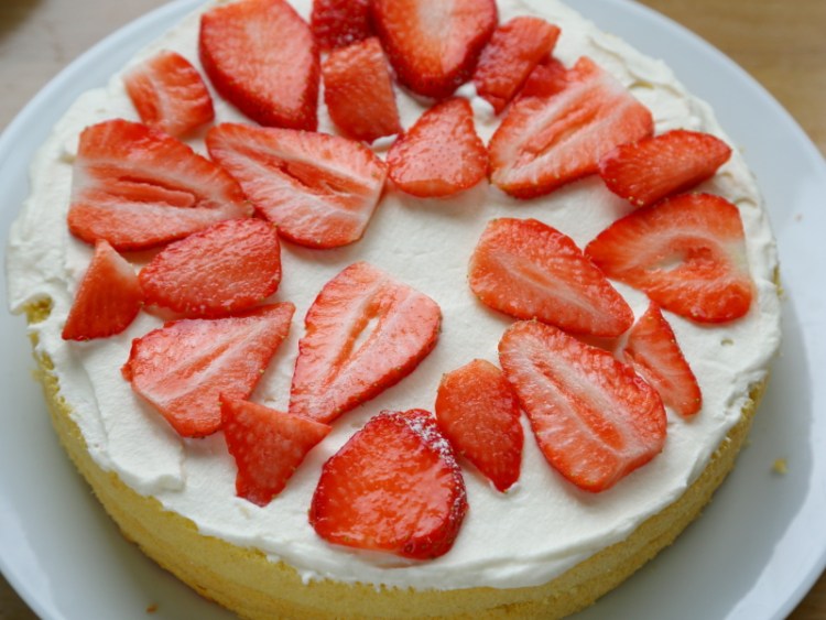 草莓奶油蛋糕步骤7
