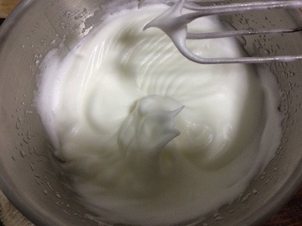戚风蛋糕卷步骤7