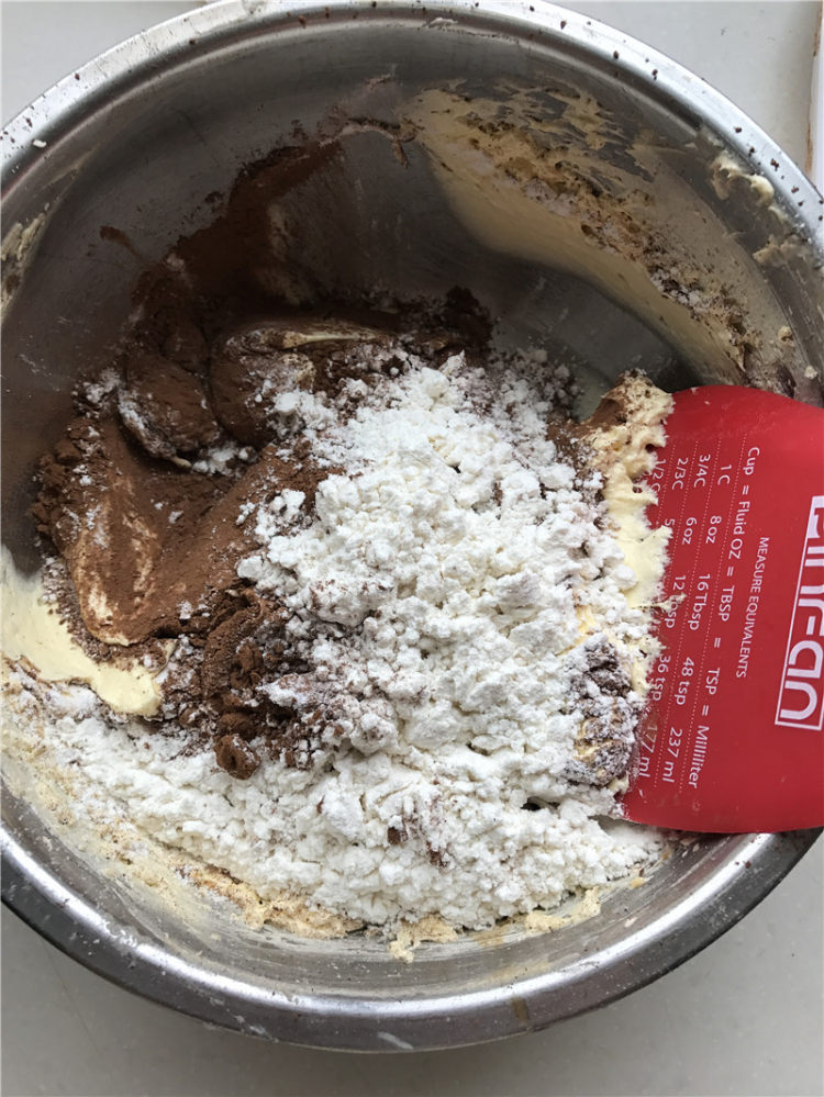 浓情酒渍樱桃巧克力磅步骤3