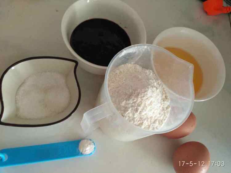 蓝莓果酱杯子蛋糕步骤1