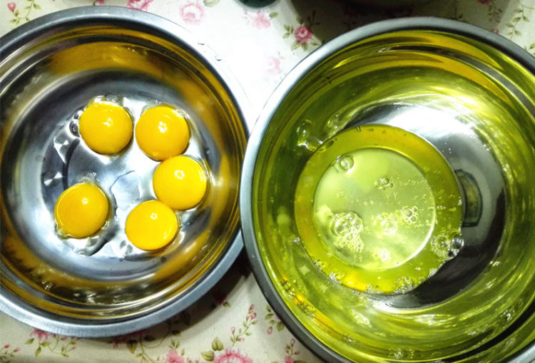 火龙果戚风蛋糕步骤1