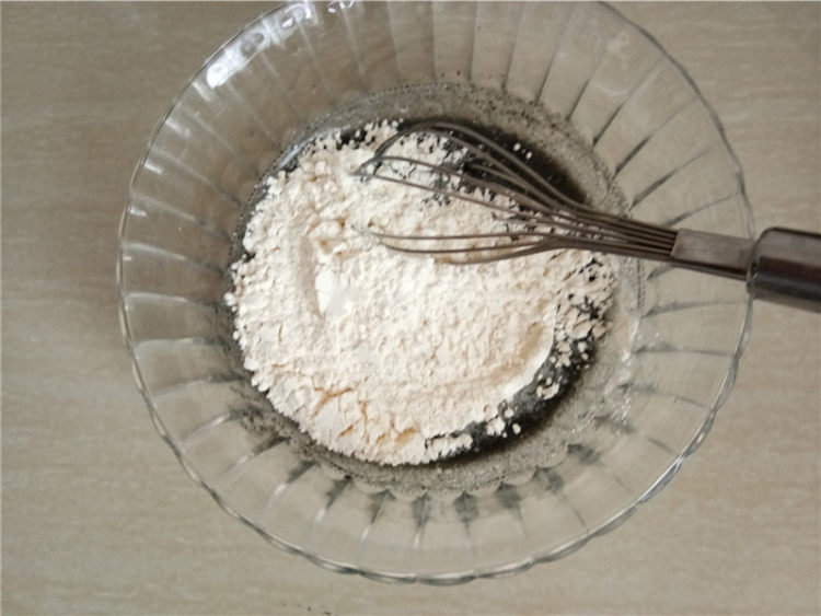 黑芝麻戚风纸杯蛋糕步骤2