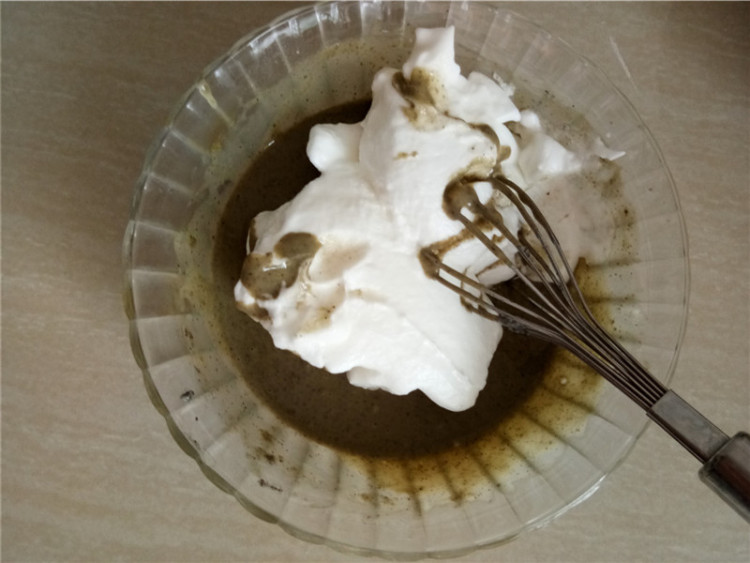 黑芝麻戚风纸杯蛋糕步骤6