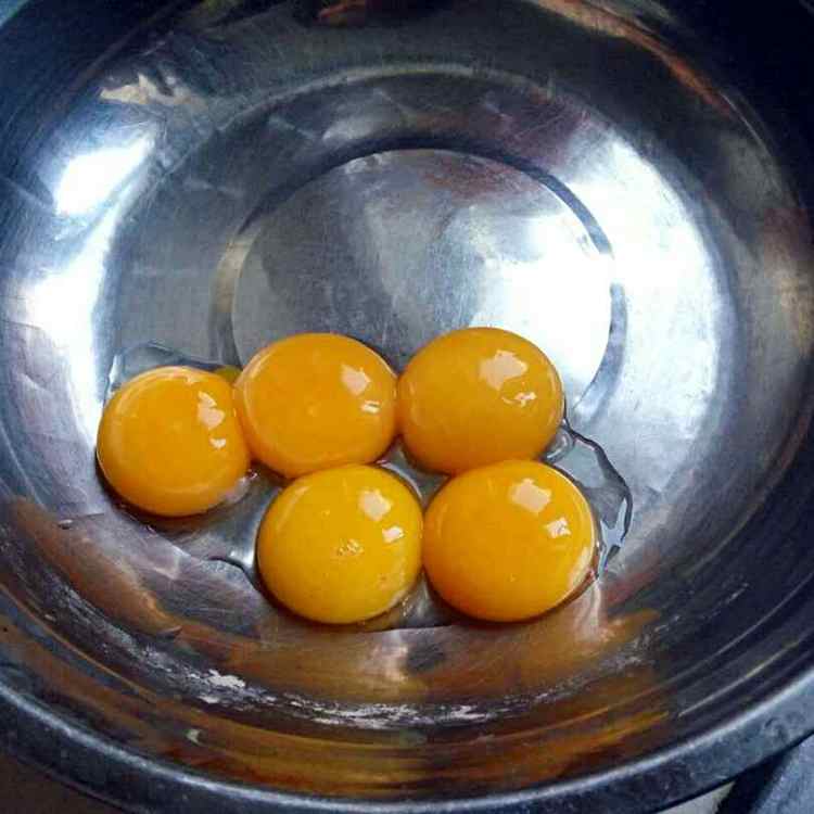 巧克力酱戚风蛋糕步骤1