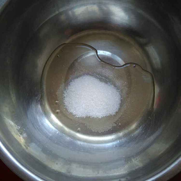 小兔彩绘蛋糕卷步骤1