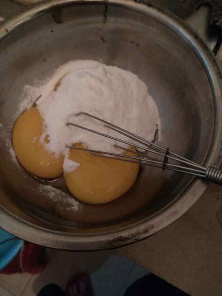 抹茶芒果黄桃蛋糕卷步骤3