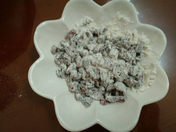 淡奶油蔓越莓戚风步骤1