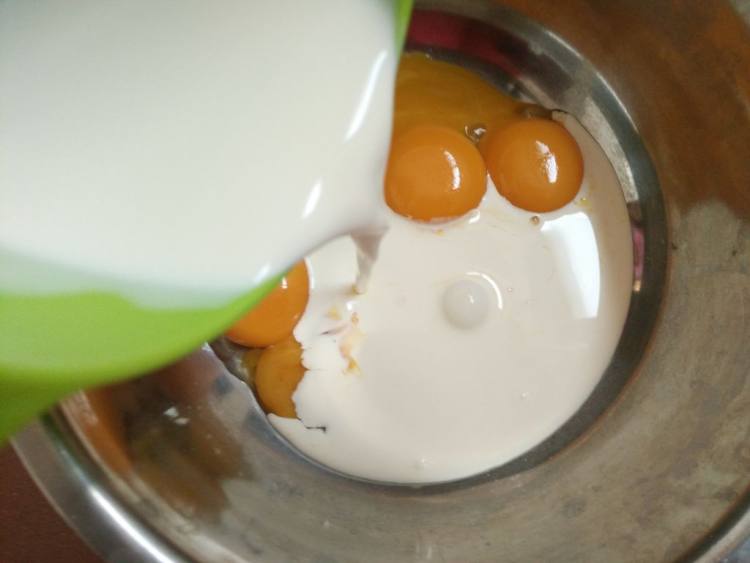 淡奶油蔓越莓戚风步骤2