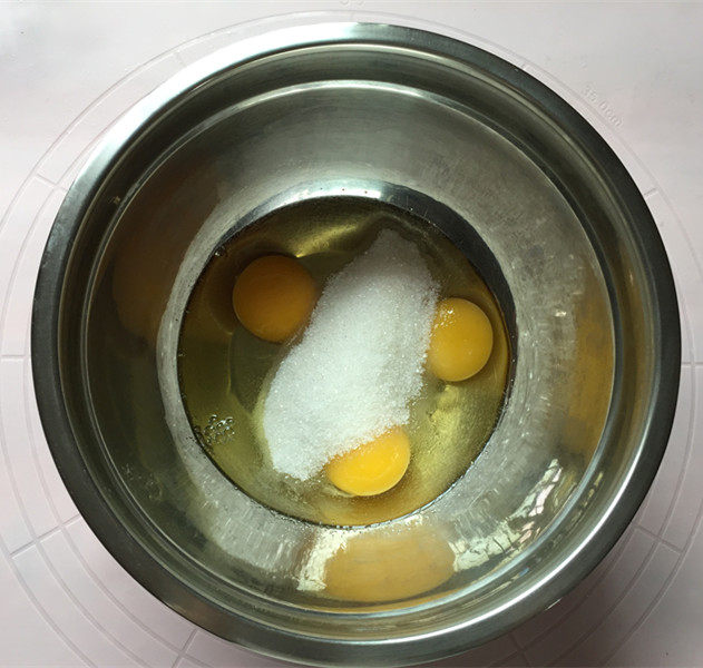 草莓杯子蛋糕步骤4