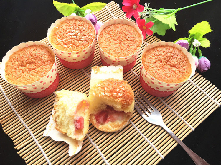 草莓杯子蛋糕步骤19