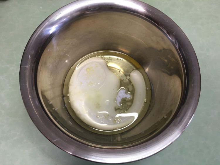 8寸原味戚风蛋糕步骤2