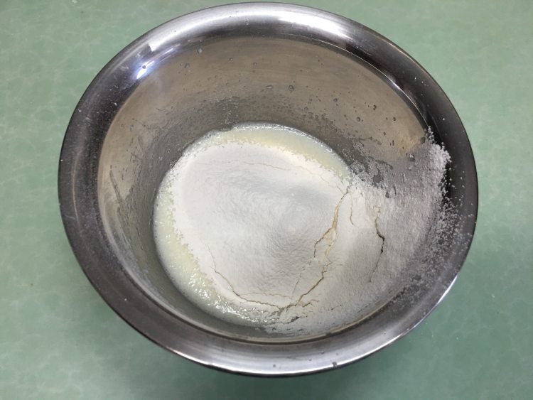 8寸原味戚风蛋糕步骤4