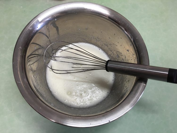 8寸原味戚风蛋糕步骤3
