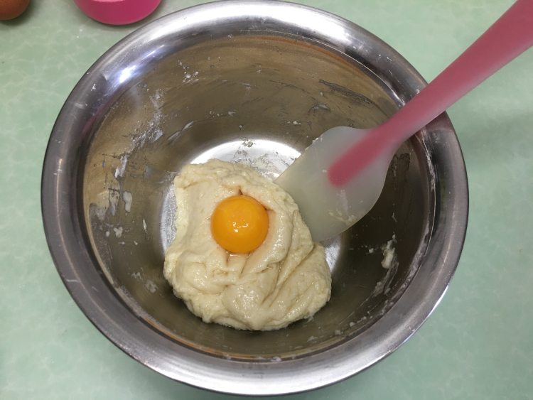 8寸原味戚风蛋糕步骤6