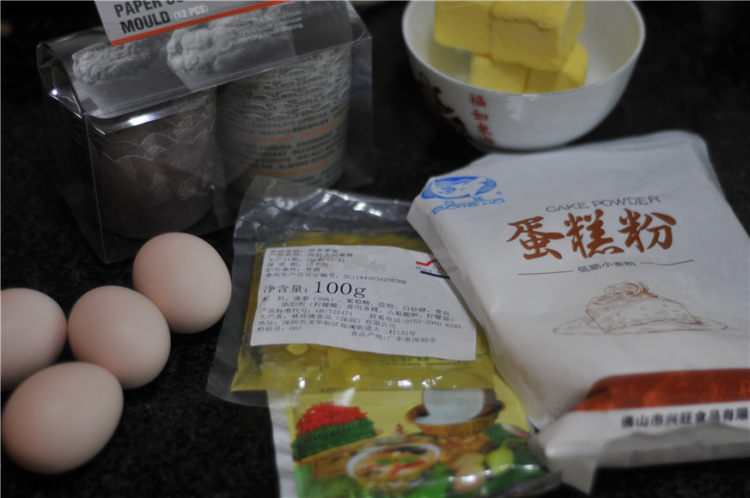 椰香菠萝小蛋糕步骤1