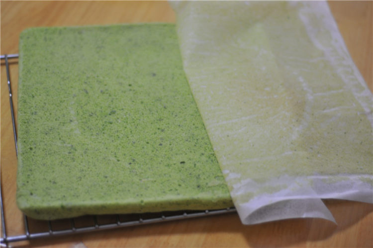 菠菜蛋糕卷步骤12