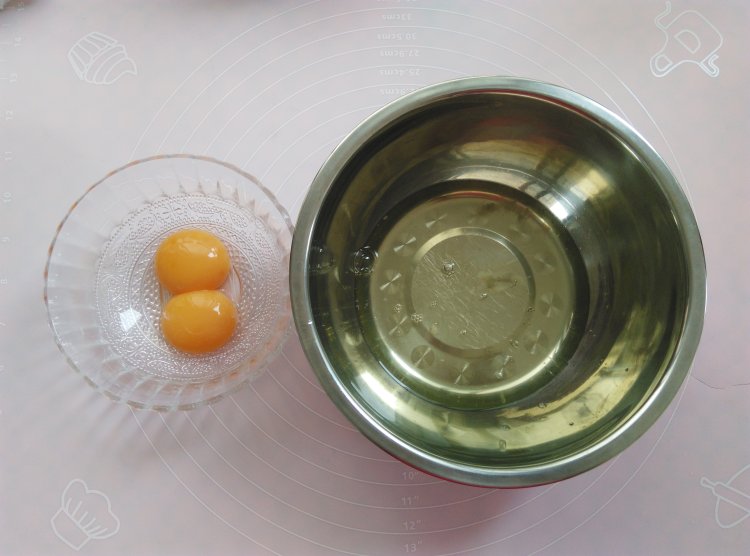 迷你小纸杯戚风蛋糕步骤1