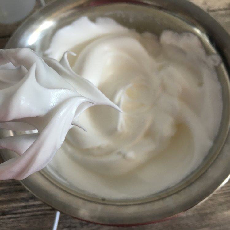 玫瑰花酱戚风蛋糕步骤10