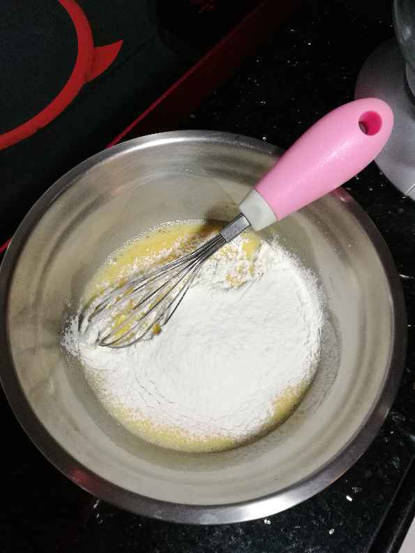 蜂蜜戚风蛋糕步骤4