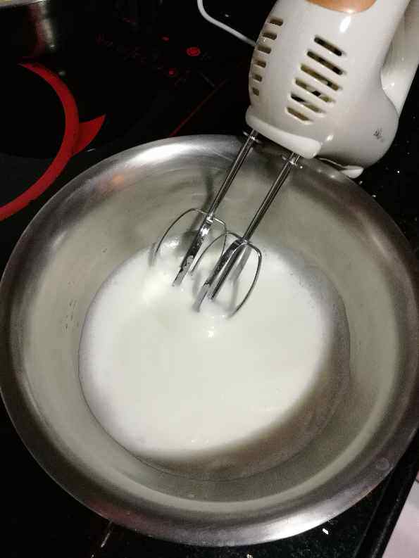 蜂蜜戚风蛋糕步骤7
