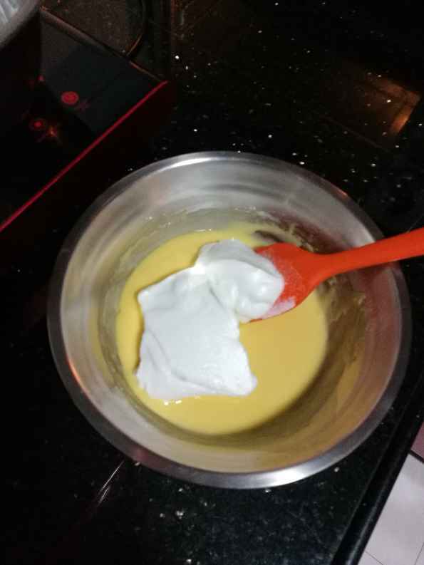 蜂蜜戚风蛋糕步骤10