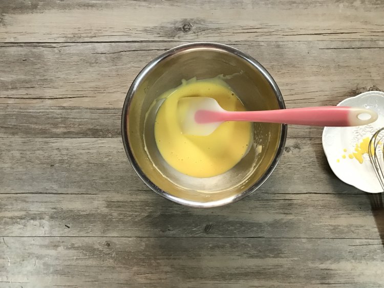草莓斑斓蛋糕卷步骤4