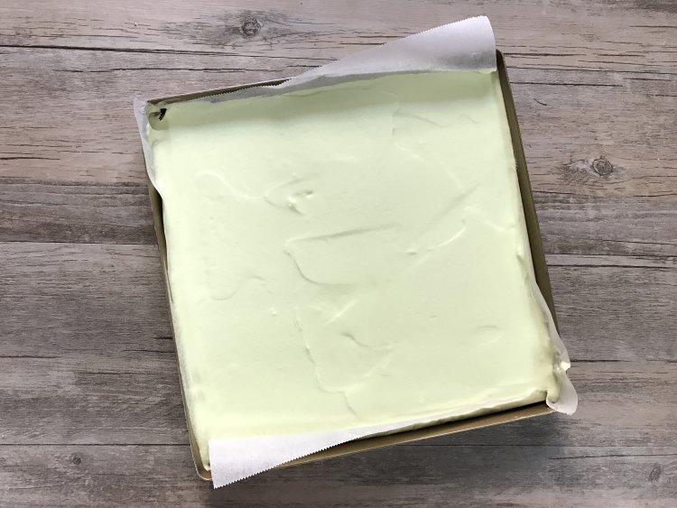 草莓斑斓蛋糕卷步骤9