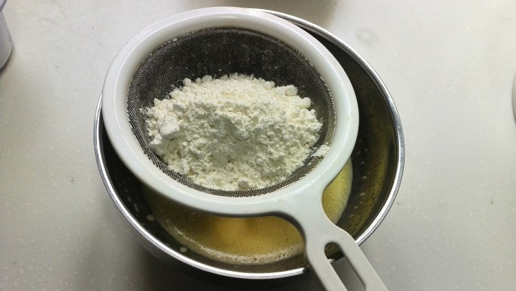 6寸柠檬戚风蛋糕步骤6