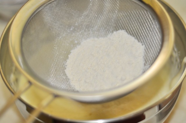 草莓奶油蛋糕卷步骤5