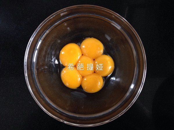新年蛋糕步骤1
