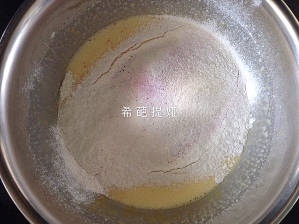 玫瑰蔓越莓纸杯蛋糕步骤3