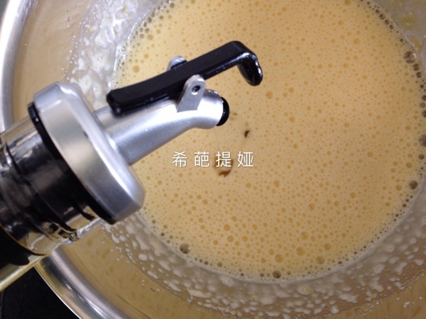 玫瑰蔓越莓纸杯蛋糕步骤2
