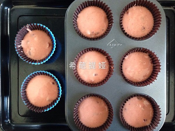 玫瑰蔓越莓纸杯蛋糕步骤6