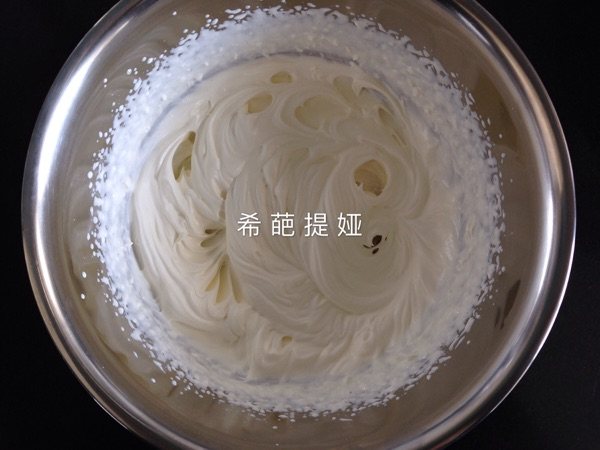 玫瑰蔓越莓纸杯蛋糕步骤9