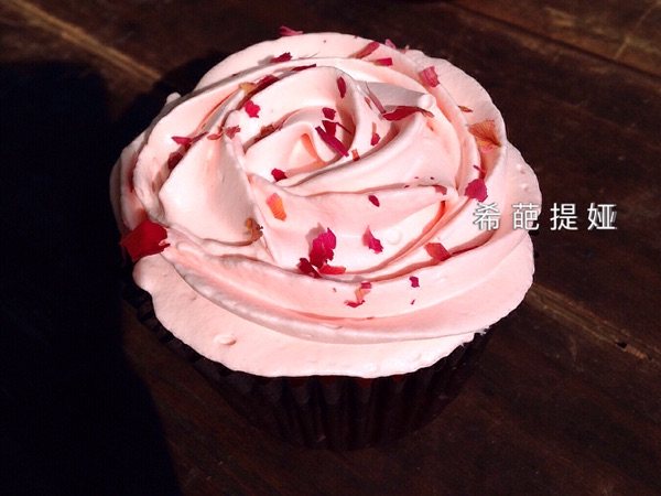 玫瑰蔓越莓纸杯蛋糕步骤11