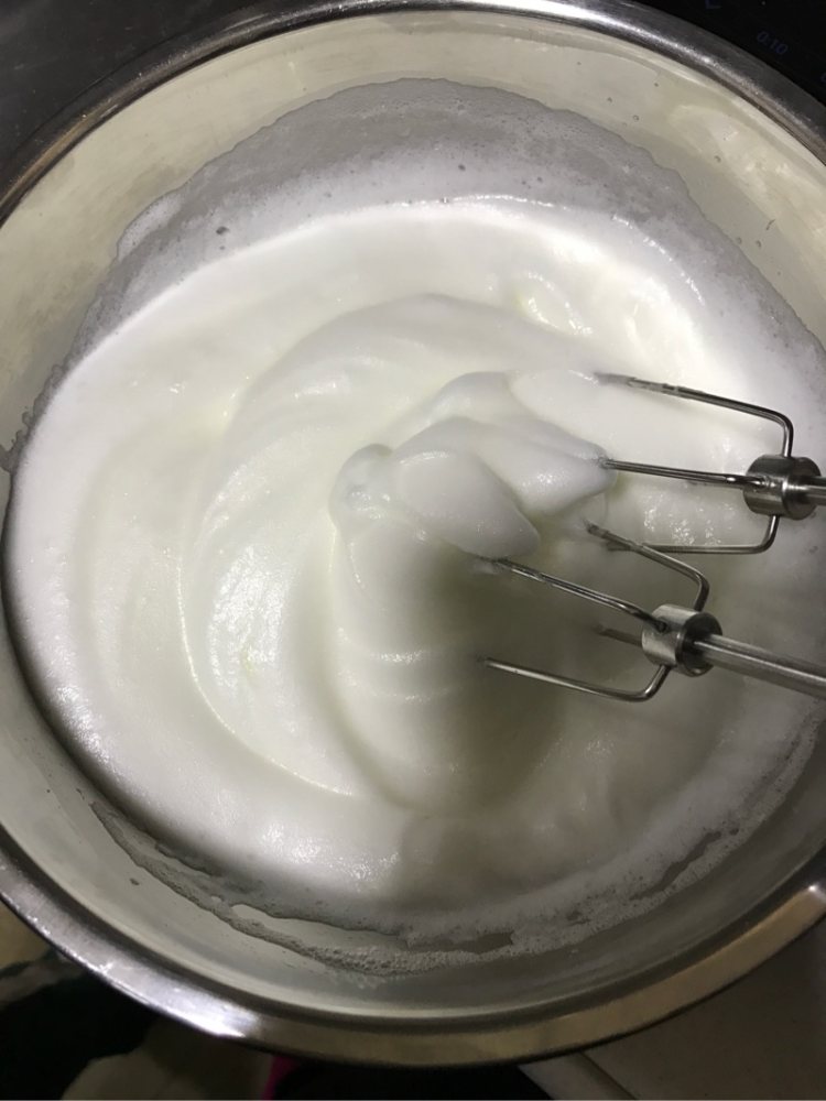 戚风草莓奶油蛋糕步骤3