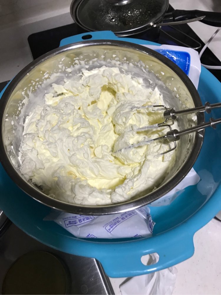戚风草莓奶油蛋糕步骤10