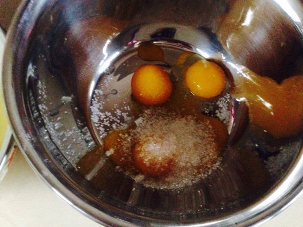 牛奶大枣电饭煲蛋糕步骤3