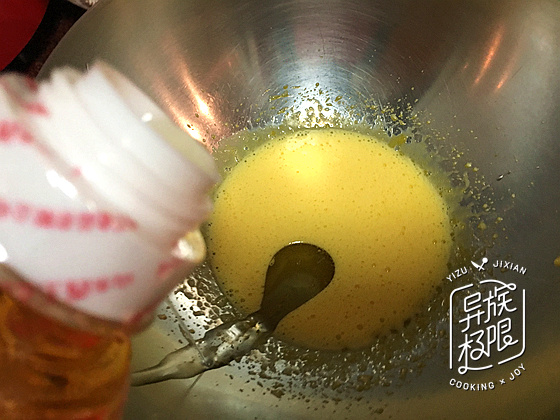 草莓圣诞老人蛋糕步骤2