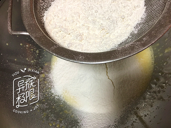 草莓圣诞老人蛋糕步骤5