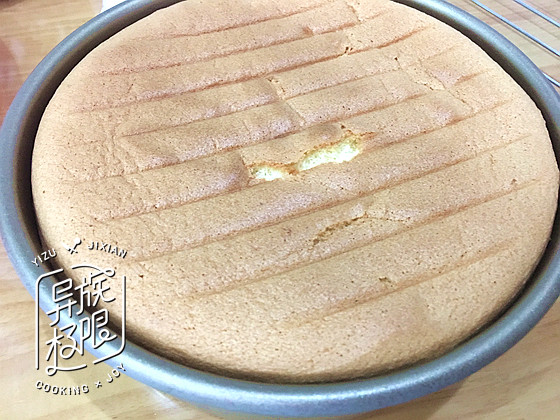 草莓圣诞老人蛋糕步骤11