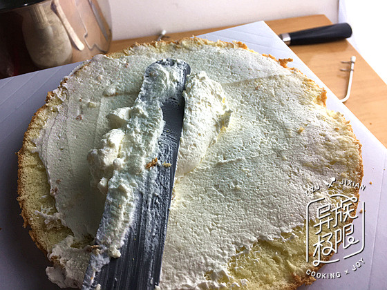 草莓圣诞老人蛋糕步骤14