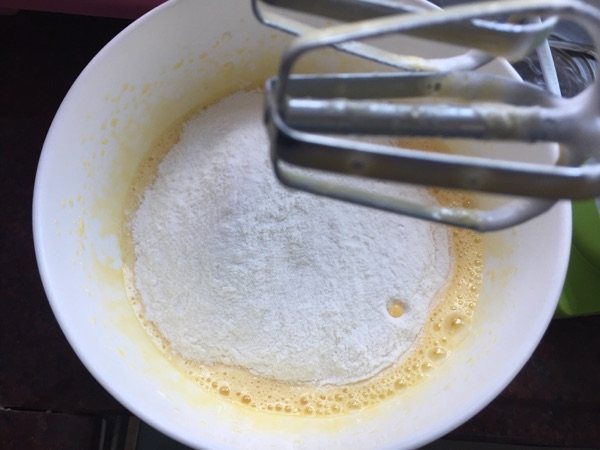 圣诞树桩蛋糕步骤4